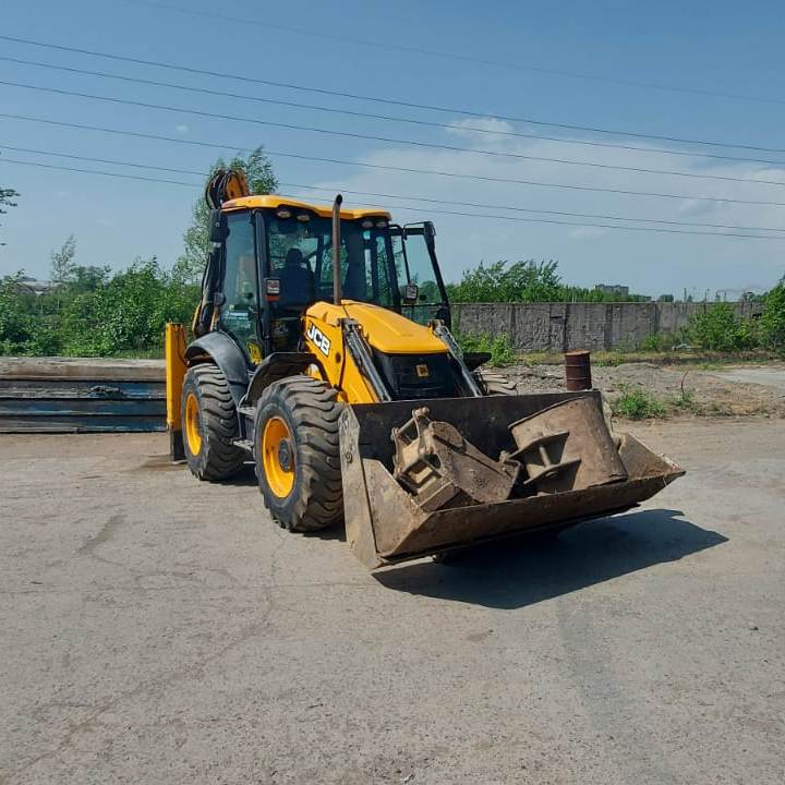 Экскаватор - погрузчик JCB 4CX